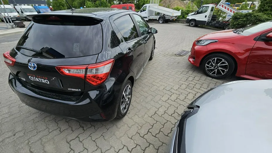TOYOTA Yaris -