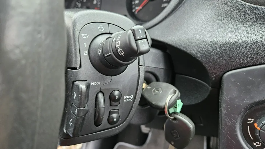 RENAULT Clio -