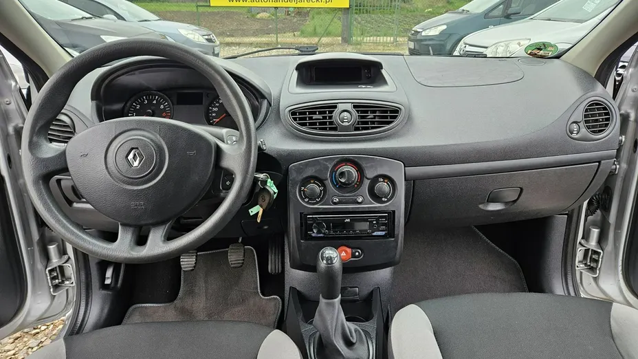 RENAULT Clio -