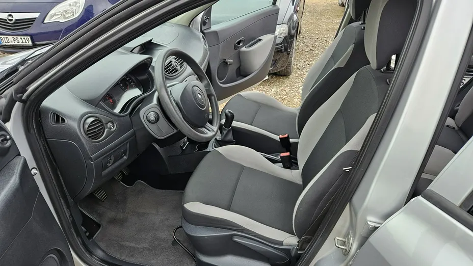 RENAULT Clio -