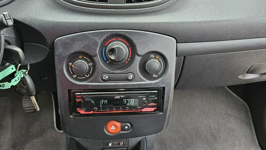 RENAULT Clio -