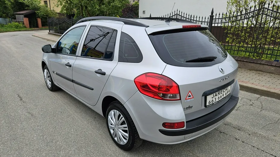 RENAULT Clio -