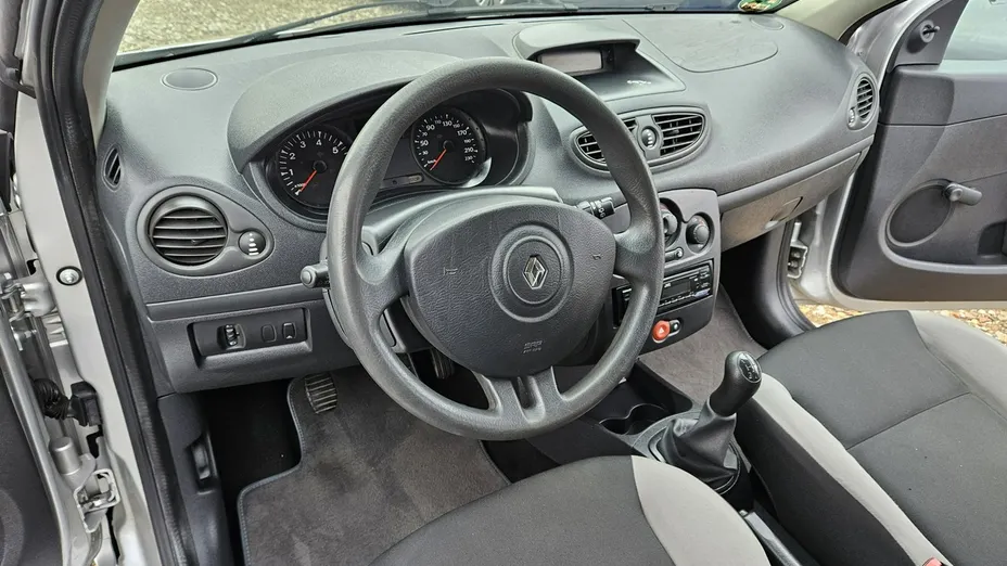 RENAULT Clio -