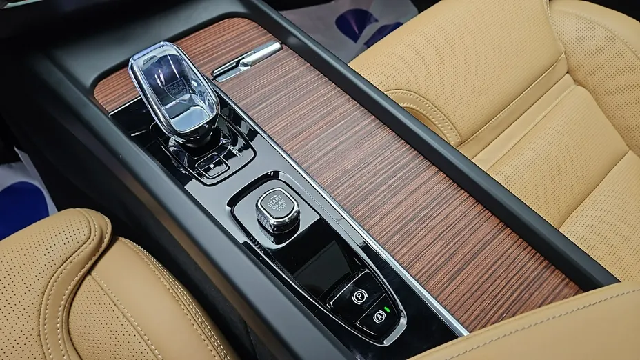 VOLVO XC60 -