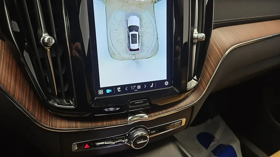 VOLVO XC60 -