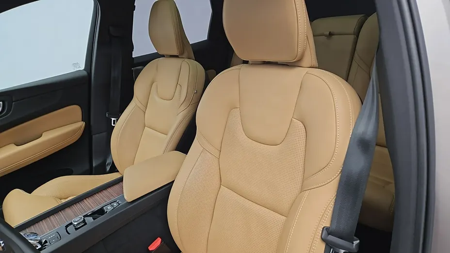VOLVO XC60 -