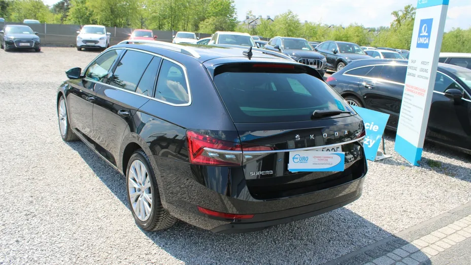 SKODA Superb -