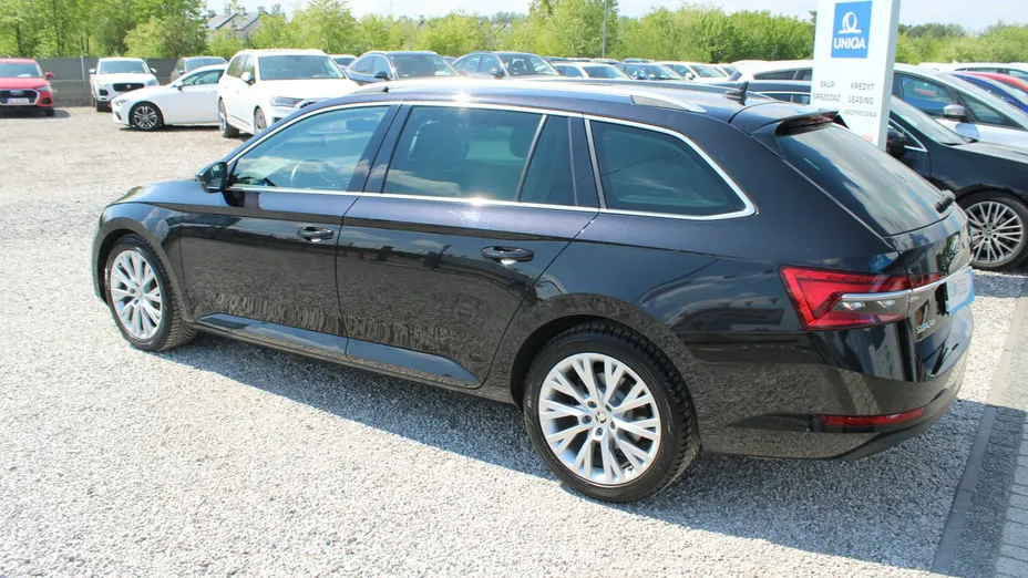 SKODA Superb -