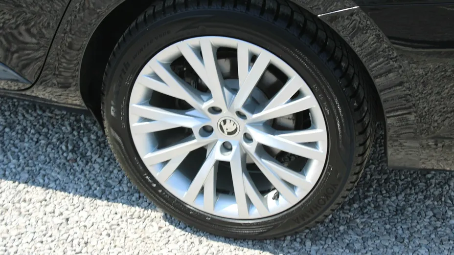 SKODA Superb -