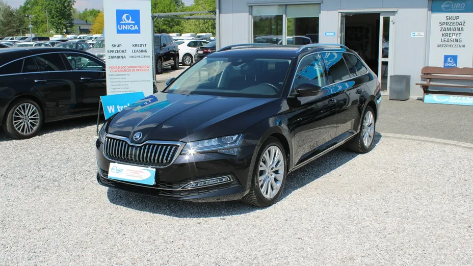 SKODA Superb -