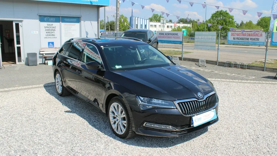 SKODA Superb -