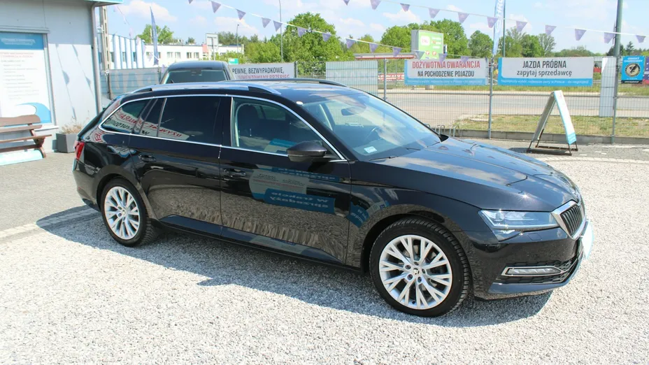 SKODA Superb -