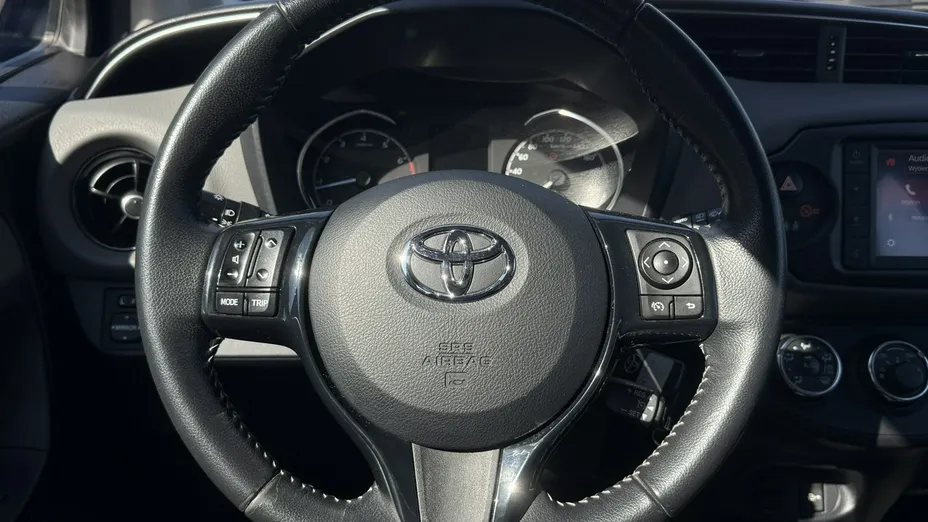 TOYOTA Yaris -