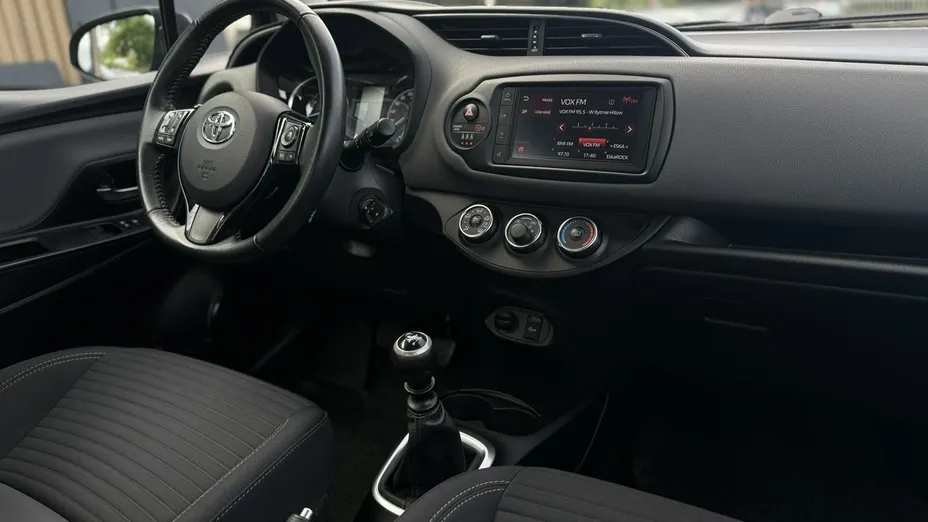 TOYOTA Yaris -