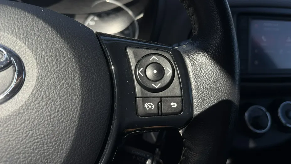 TOYOTA Yaris -