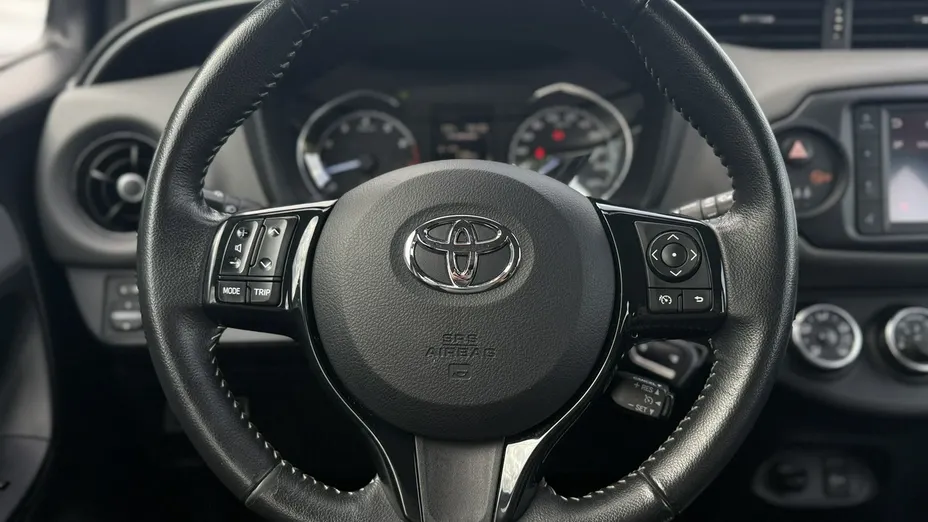 TOYOTA Yaris -