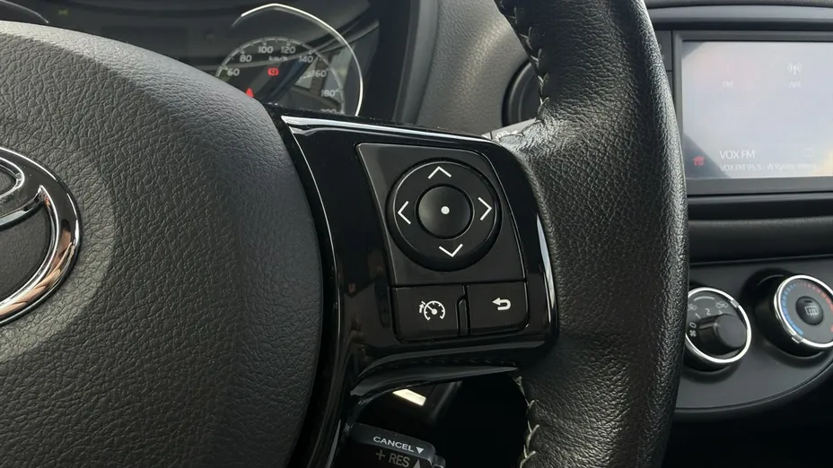 TOYOTA Yaris -
