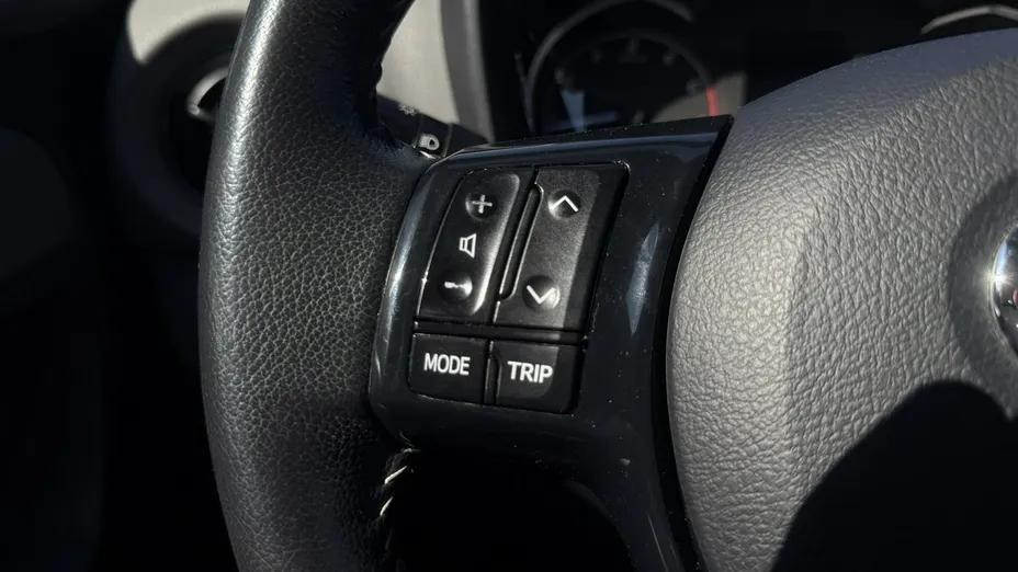TOYOTA Yaris -