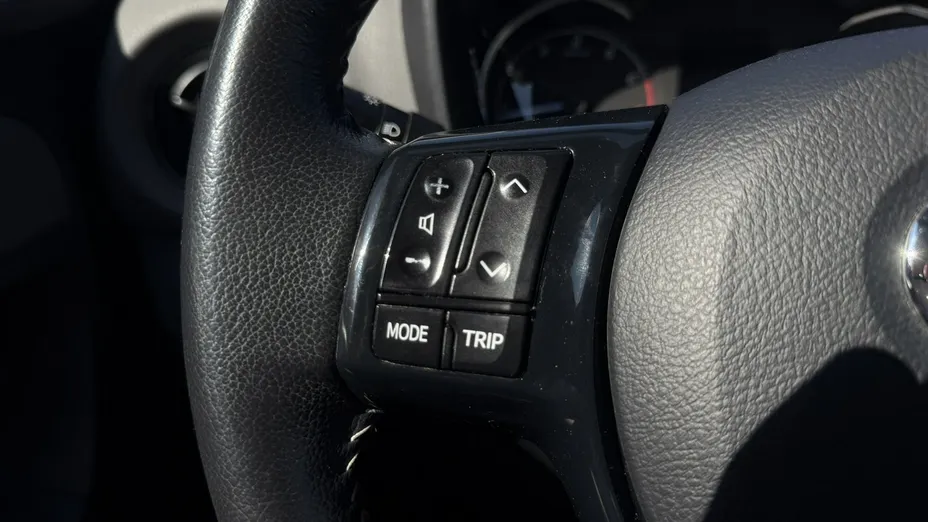 TOYOTA Yaris -
