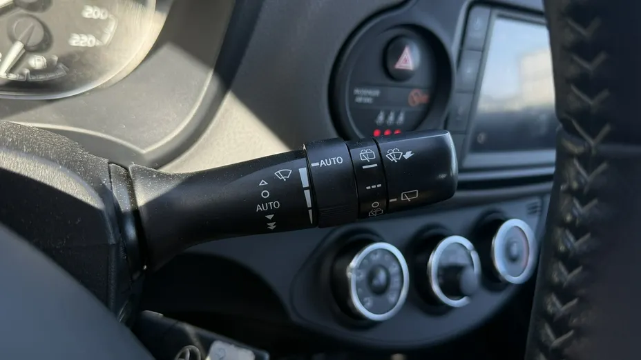 TOYOTA Yaris -