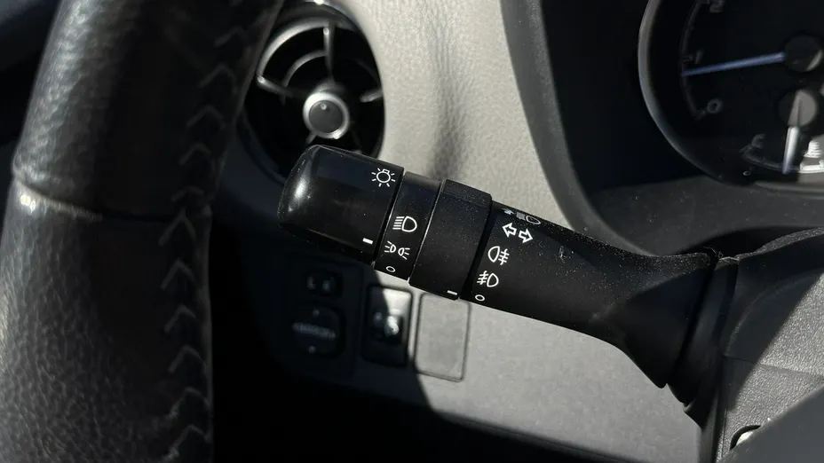 TOYOTA Yaris -