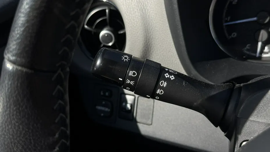 TOYOTA Yaris -
