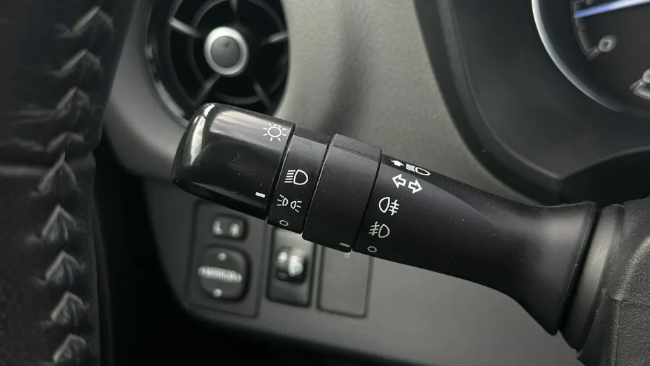 TOYOTA Yaris -