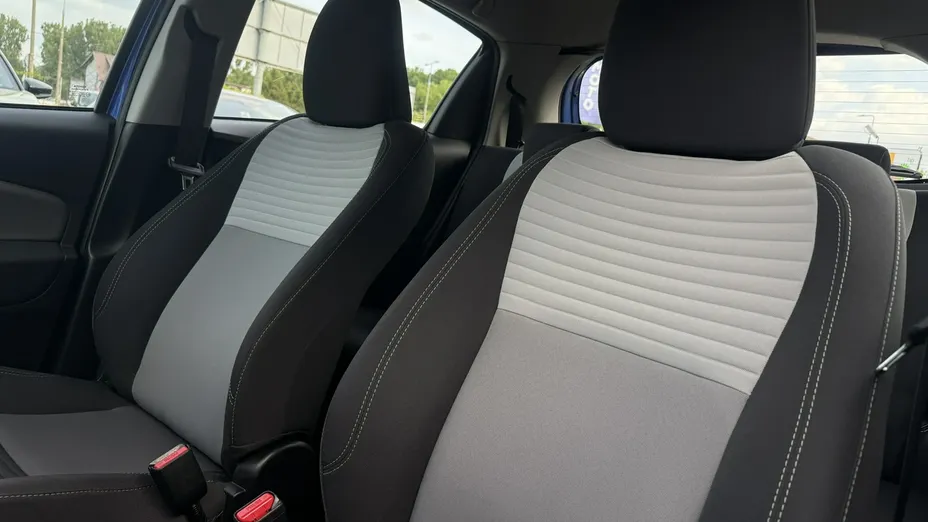 TOYOTA Yaris -