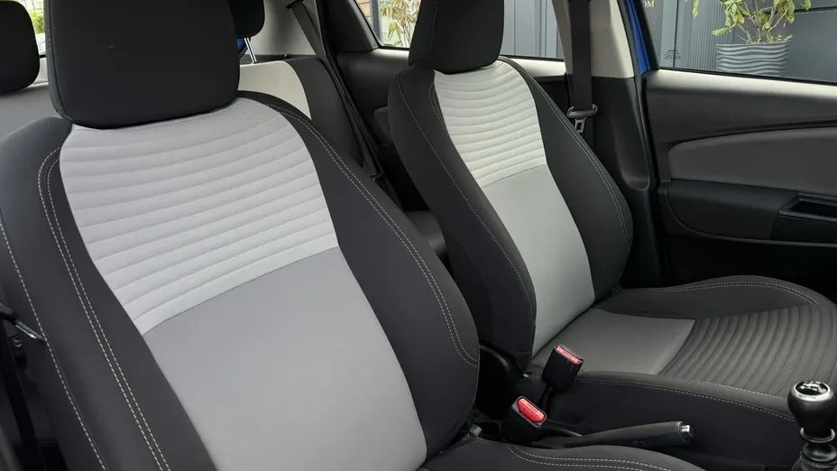 TOYOTA Yaris -