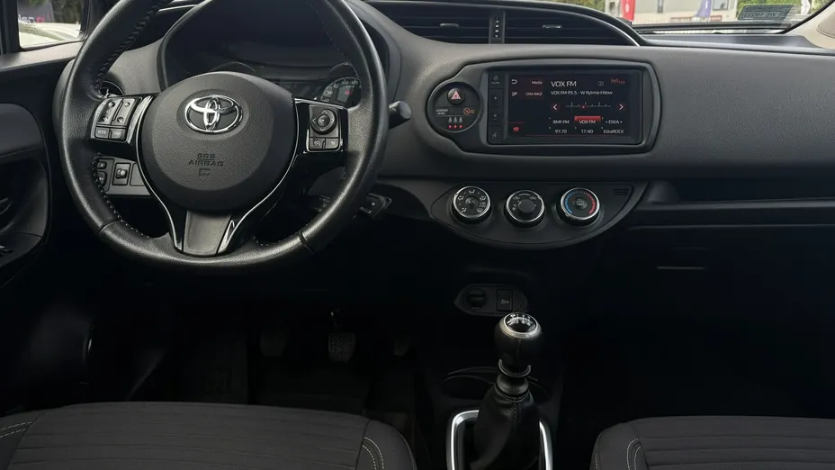 TOYOTA Yaris -