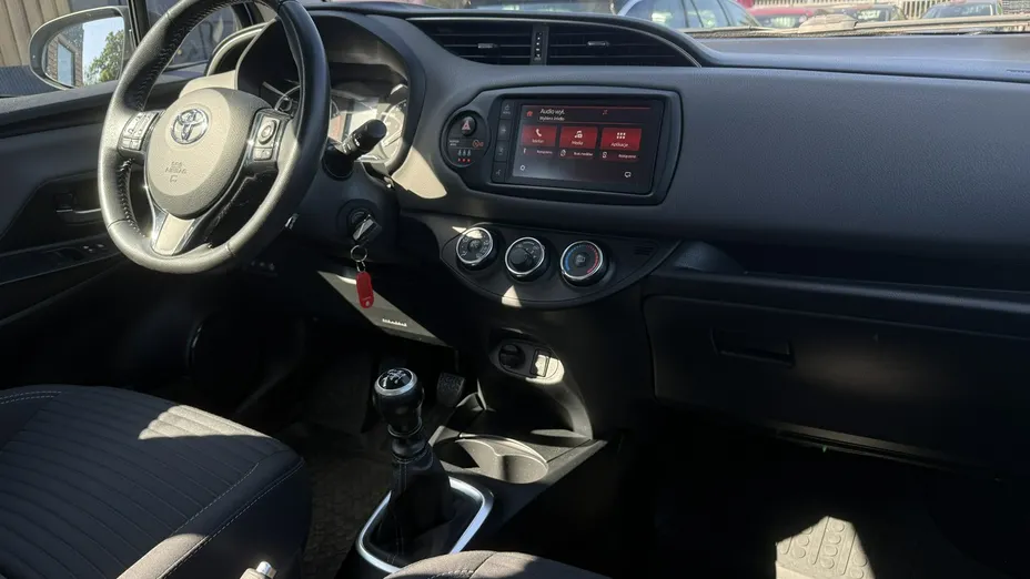 TOYOTA Yaris -
