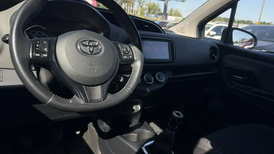 TOYOTA Yaris -