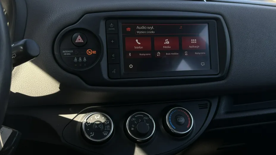 TOYOTA Yaris -