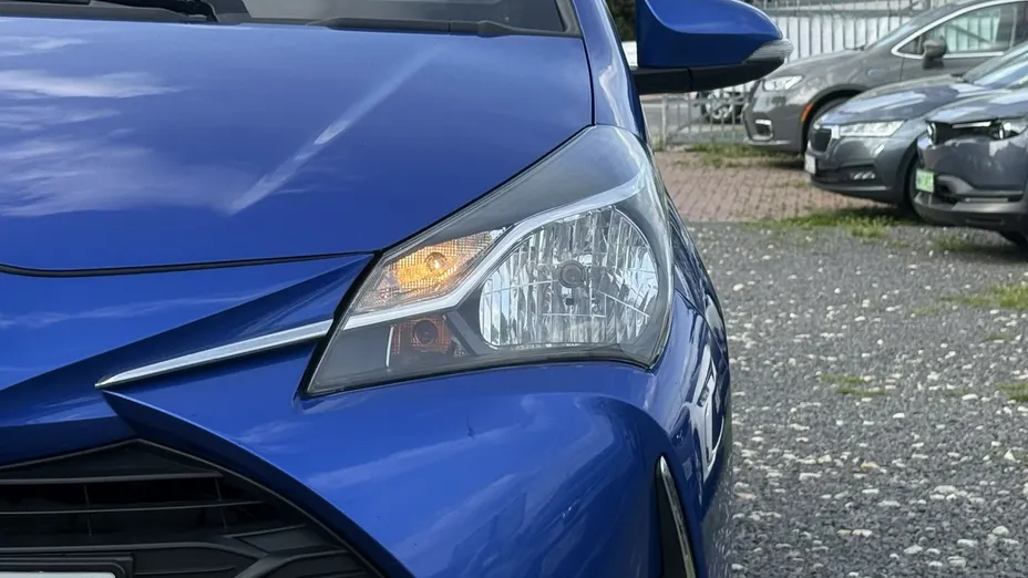 TOYOTA Yaris -