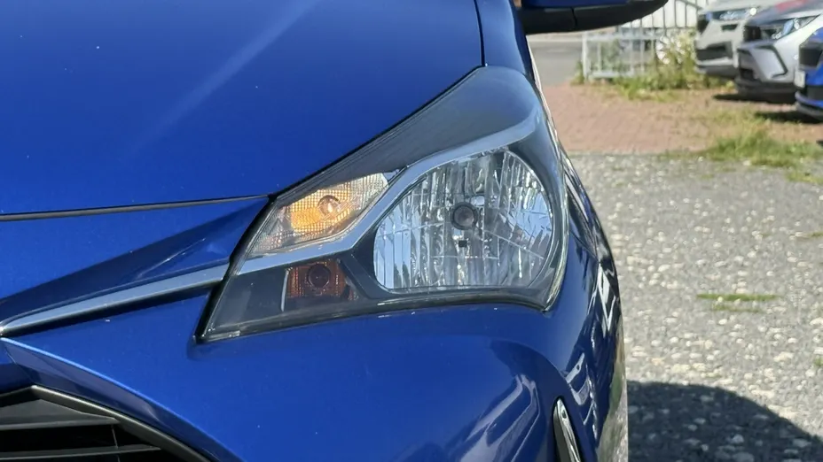 TOYOTA Yaris -