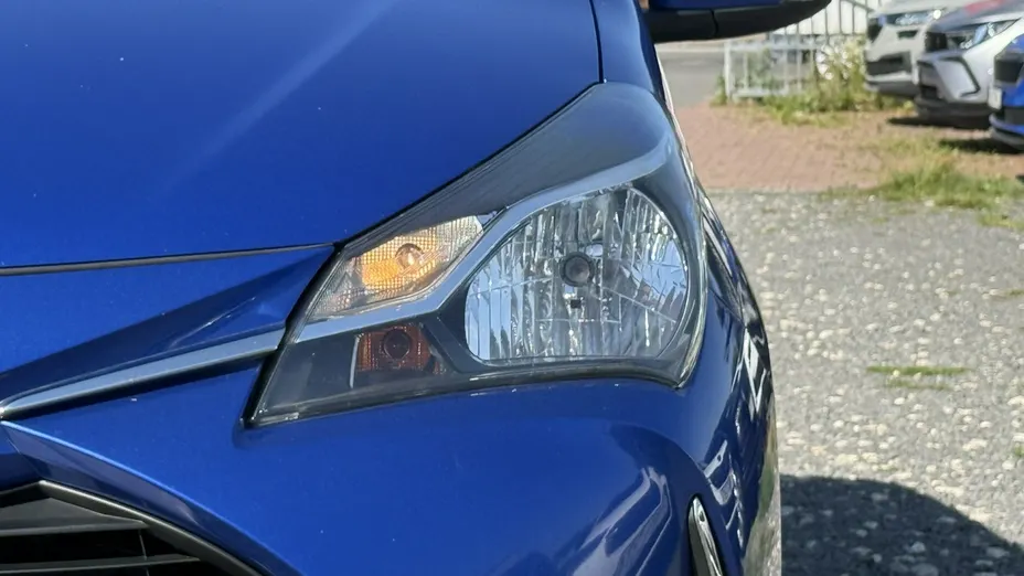 TOYOTA Yaris -