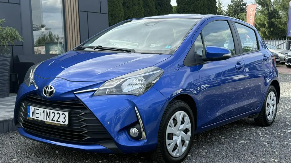 TOYOTA Yaris -