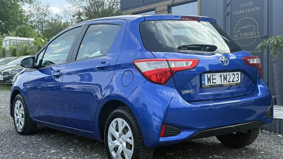 TOYOTA Yaris -