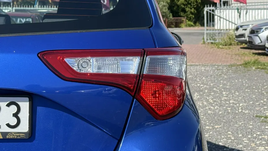 TOYOTA Yaris -
