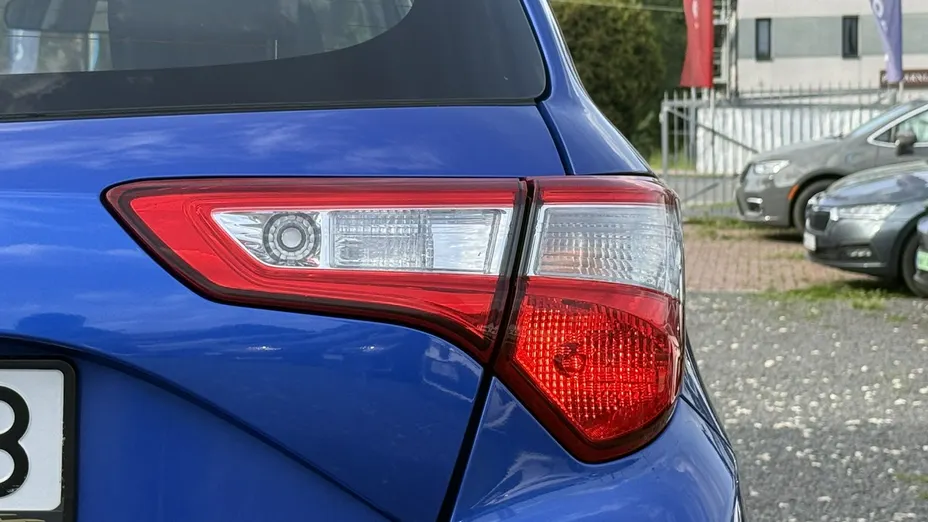 TOYOTA Yaris -