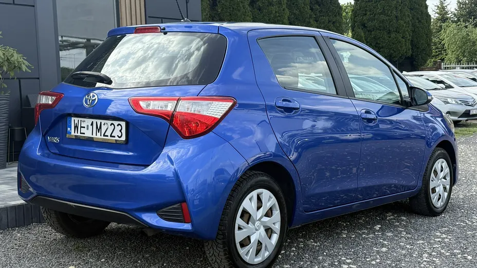 TOYOTA Yaris -