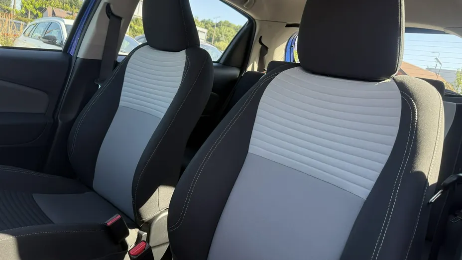 TOYOTA Yaris -