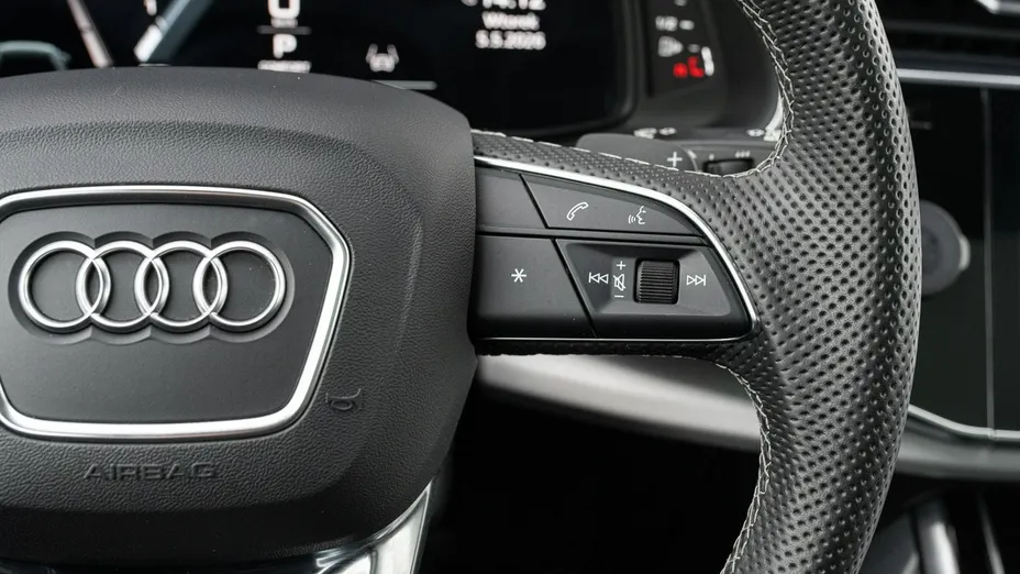 AUDI Q8 -