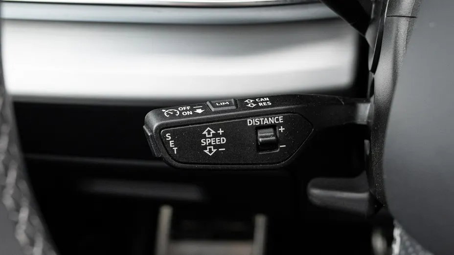 AUDI Q8 -