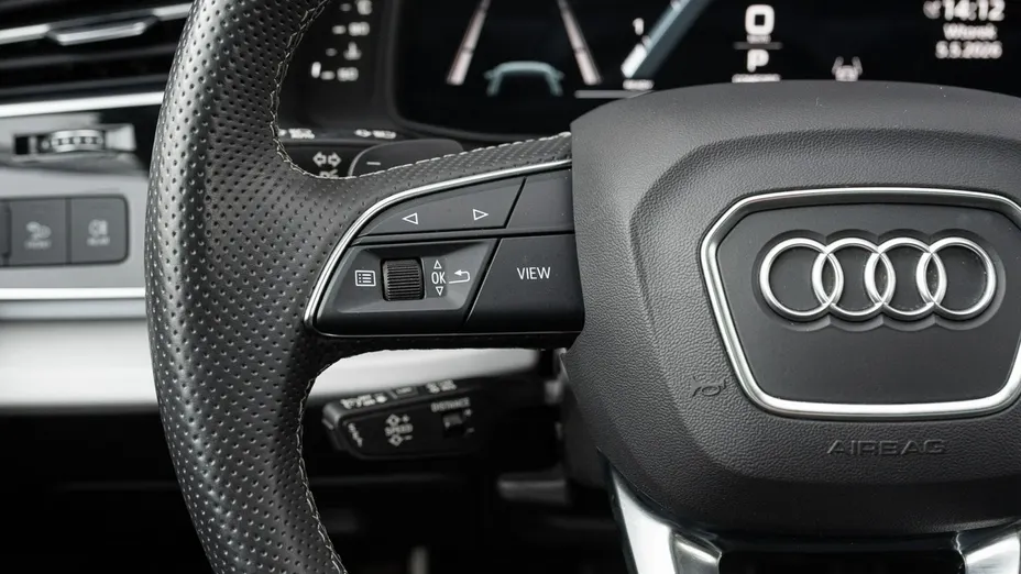 AUDI Q8 -