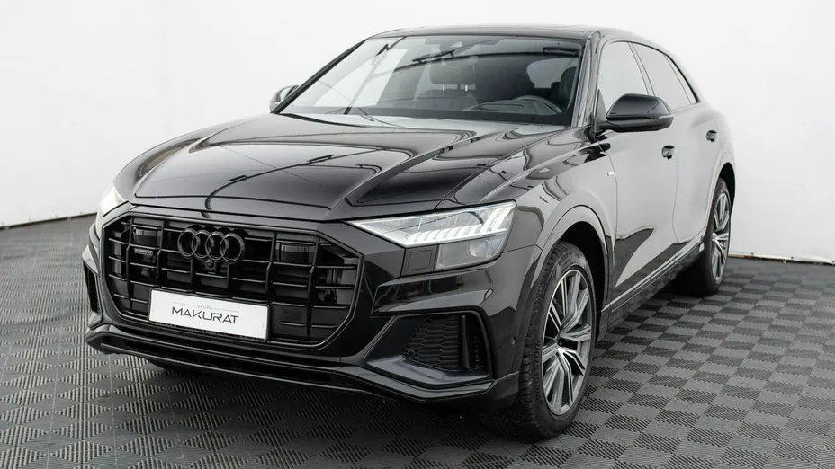 AUDI Q8 -