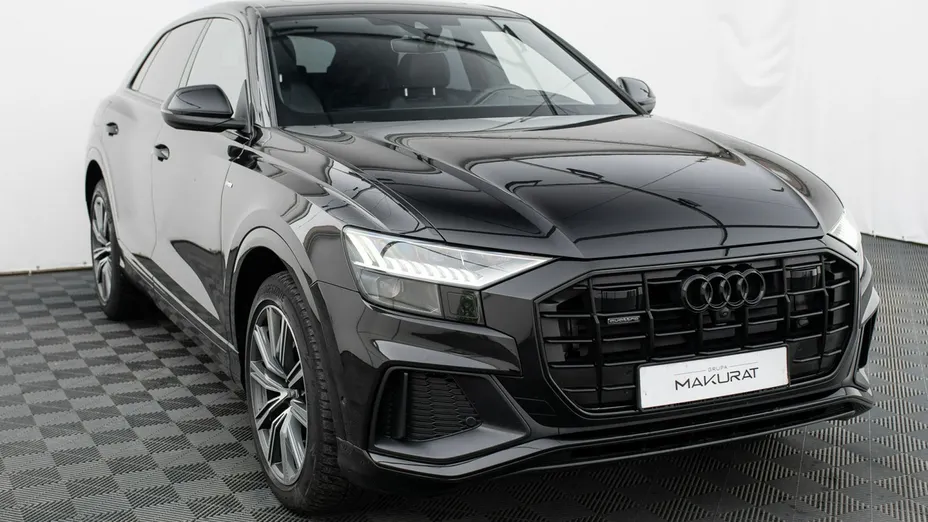 AUDI Q8 -
