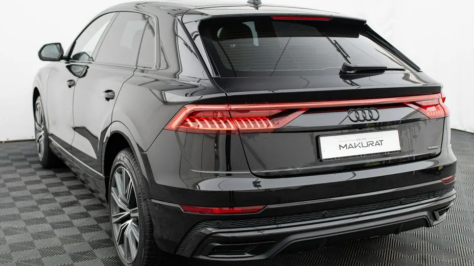 AUDI Q8 -