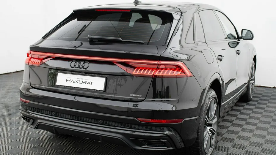 AUDI Q8 -