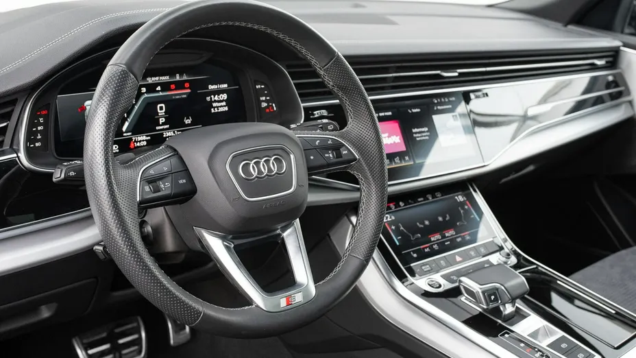 AUDI Q8 -
